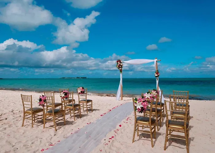 Courtyard By Marriott Nassau Downtown/Junkanoo Beach